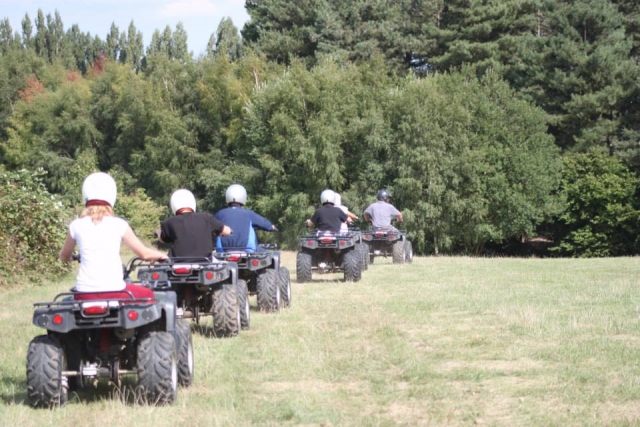  Venga y disfruta del cuatrimoto con amigos 